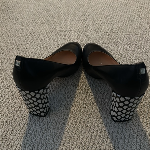 Ivanka Trump black pumps - Picture 2 of 4
